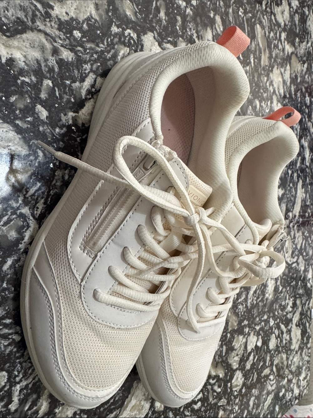 Vionic Cream/Light Pink Low-Top Women's Sneakers